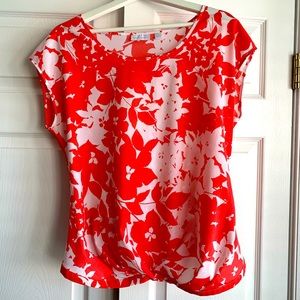New York & company coral/white floral pattern top size M